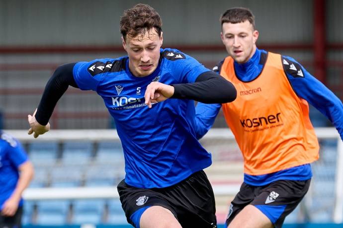 皇马TV抨击裁判：不管皇马踢得好不好，现实是裁判在给皇马使绊子（皇马电视台怒批裁判：无论皇马表现如何，裁判都在针对皇马）