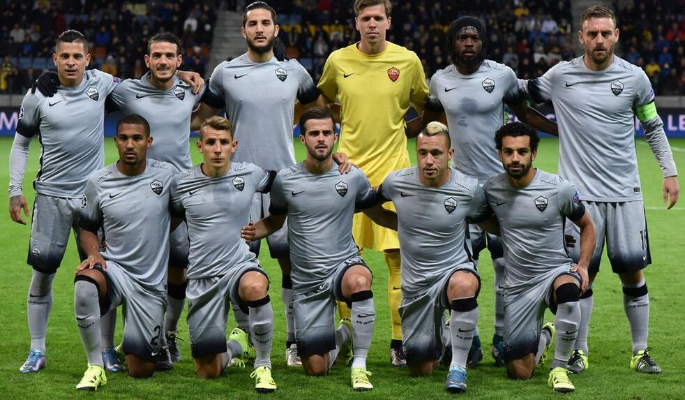 混团世界杯！韩国0-8惨败，王楚钦暴抽穿越，曼昱零封，莎莎轮休（混合团体世界杯： 韩国0-8遭横扫, 王楚钦暴力穿越抽杀, 曼昱零封, 莎莎轮休）