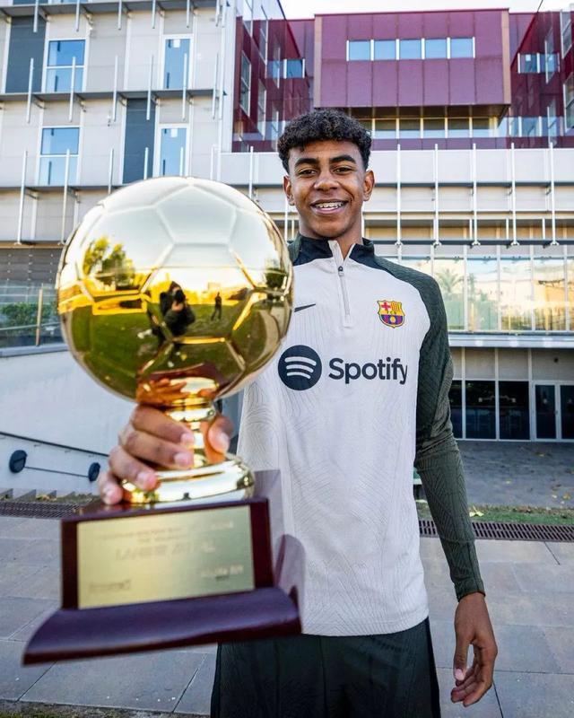 中超联赛总结：积分榜前三分析,（中超赛季回顾：积分榜三强解析）