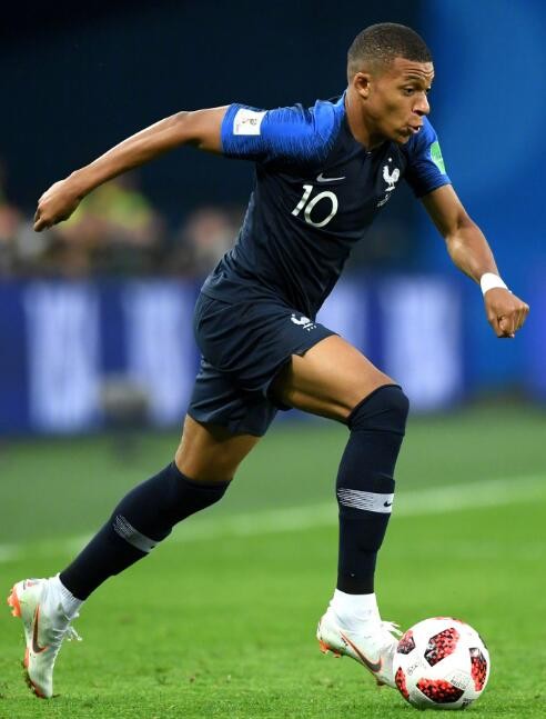 加拉塔萨雷高层炮轰土耳其足协：因遭裁判针对拒绝出席明日仪式（加拉塔萨雷高层怒斥土耳其足协：称遭裁判针对，拒绝出席明日仪式）