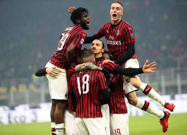 肚子略大，球迷质疑姆伯莫身体状态，随后阿莫林给予后者支持（小腹微显惹质疑，球迷担心姆伯莫状态，阿莫林随后力挺）