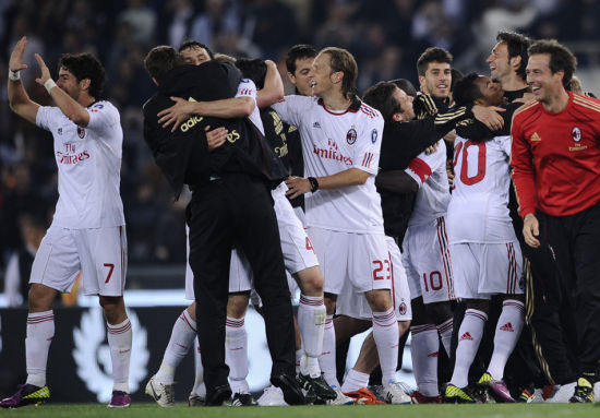 本泽马评选历史最佳阵容：（本泽马公布心目中历史最佳阵容）