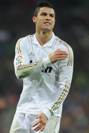 半场战报：米兰0-0拉齐奥，迈尼昂献神扑，红黑军团0射正（半场简报：米兰与拉齐奥互交白卷，迈尼昂神勇扑救，红黑军团零射正）